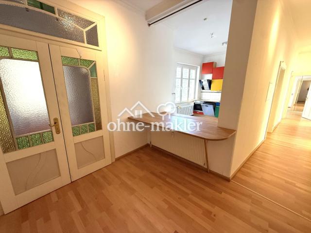 Eingangsbereich, offene Küche