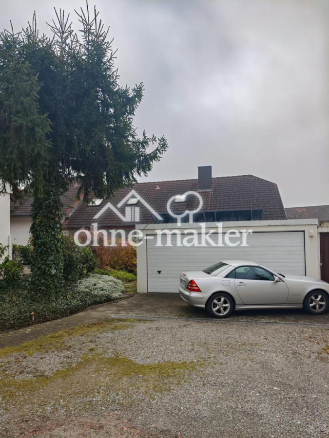 Doppelgarage mit Stellplatz