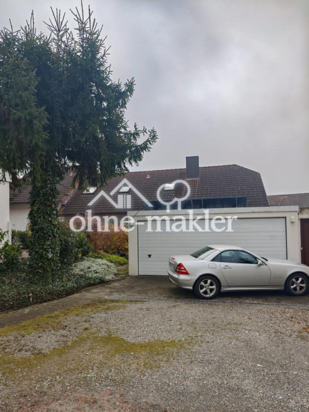 Doppelgarage mit Stellplatz