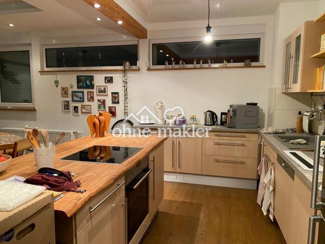 Einbauküche mit Kochinsel