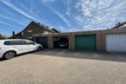 Garage und Stellplatz