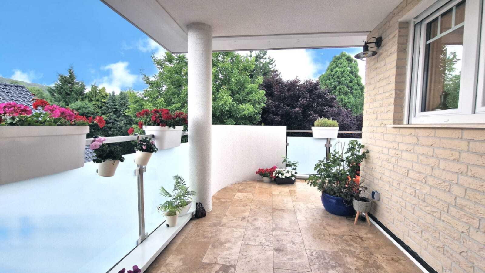 2.OG-L-förmiges Balkon