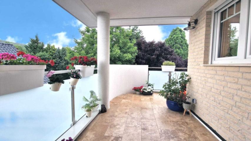 2.OG-L-förmiges Balkon