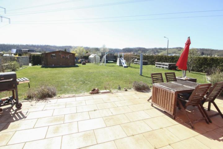 Terrasse mit Garten