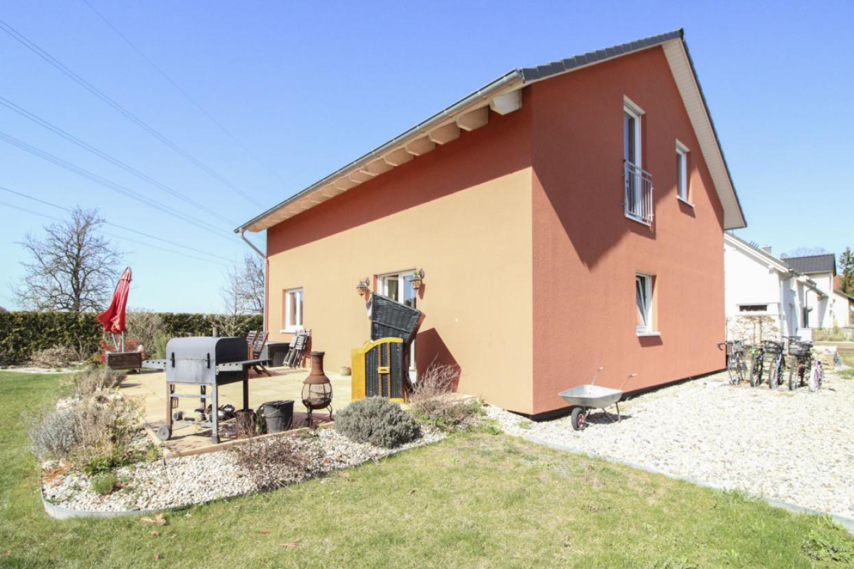 Seitenansicht mit Terrasse