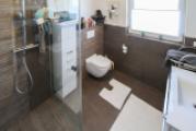 Badezimmer mit Dusche