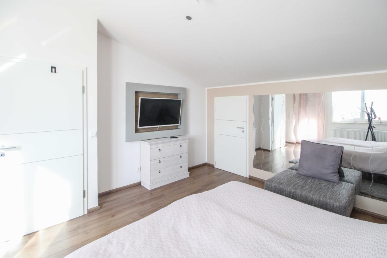 Schlafzimmer 2 DG