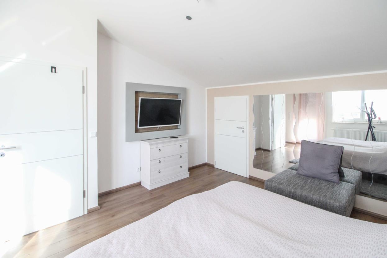 Schlafzimmer 2 DG