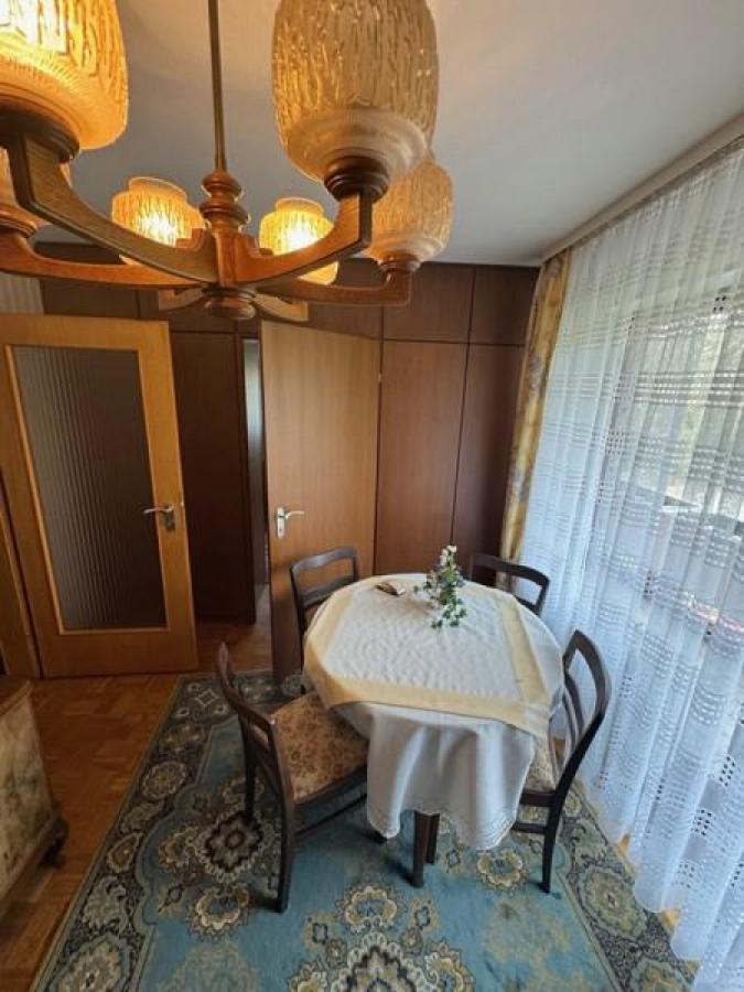 37 Arbeitsraum mit Durchgang zu zweitem Raum