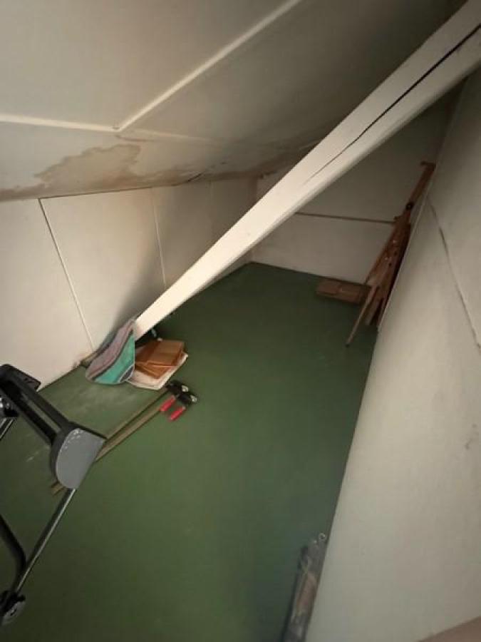 55 Lagerraum in der Wand