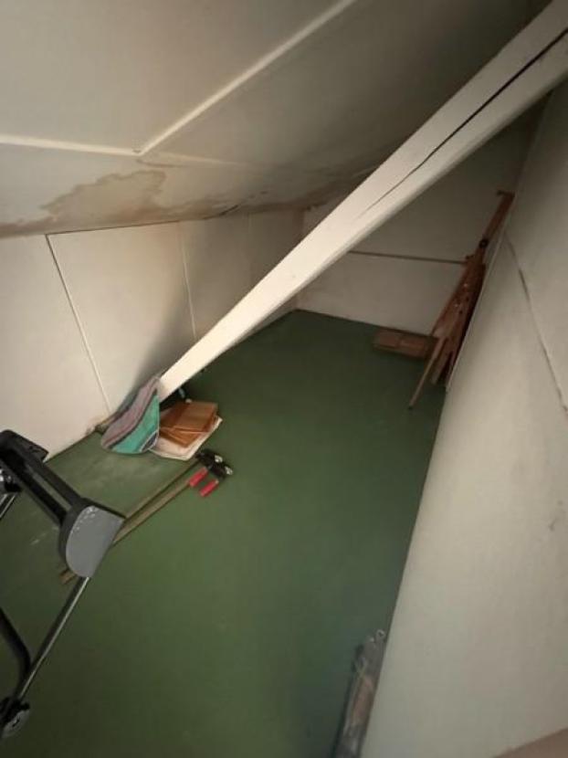 55 Lagerraum in der Wand