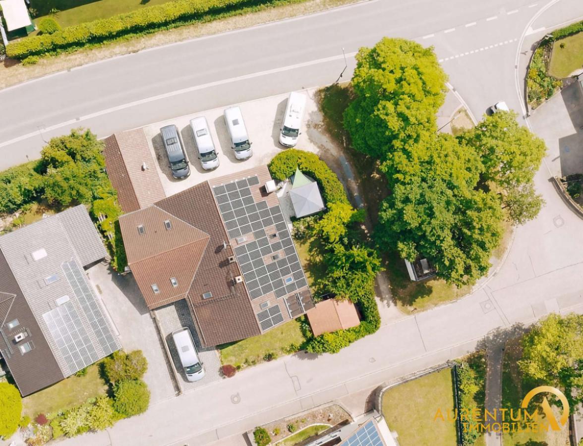 Außenansicht (Möglichkeit mit Stellplätzen)