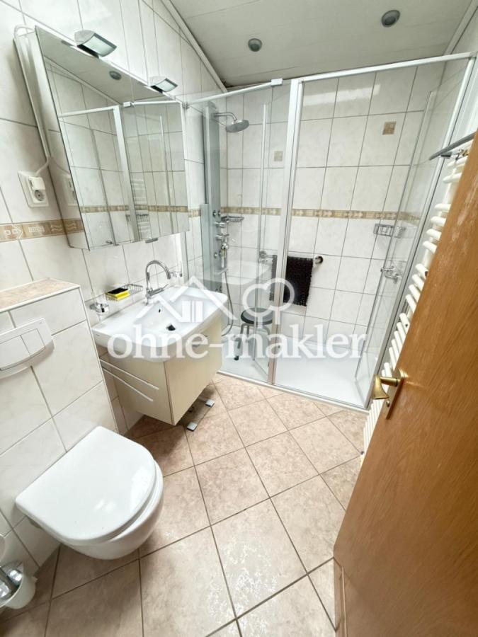 Oberes Bad mit Dusche