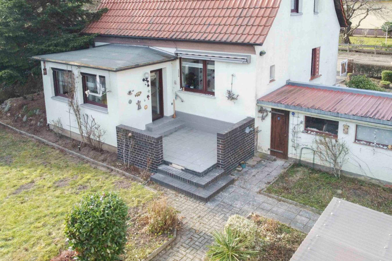 Rückansicht mit Terrasse