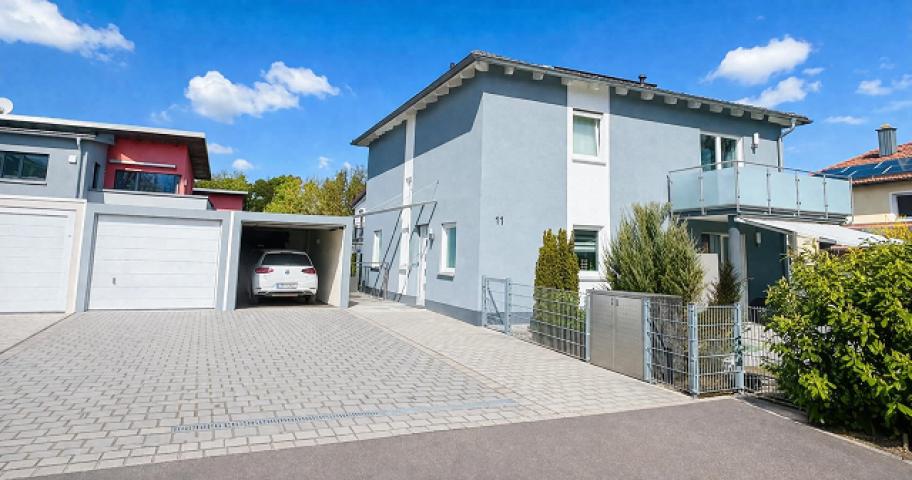 Objekt Front mit Garage