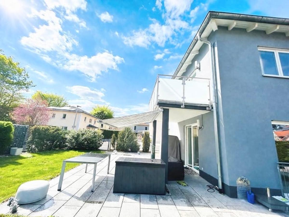 Ansicht Balkon und Terrasse