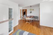 Wohnzimmer zu Essbereich
