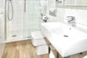 Zweites Badezimmer mit Dusche