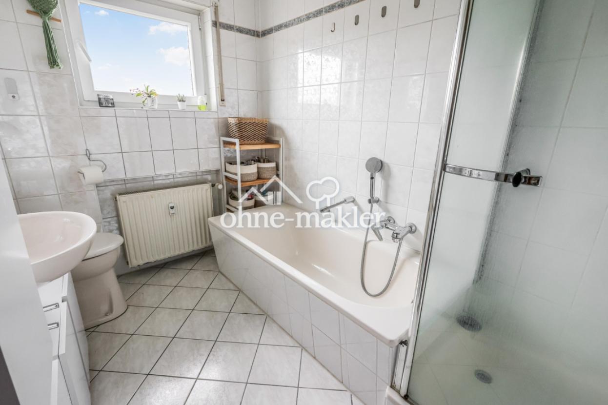 WC mit Wanne und Dusche