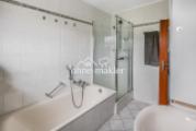 Dusche im Badezimmer