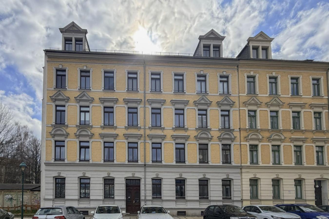 Außenansicht straßenseitig 02