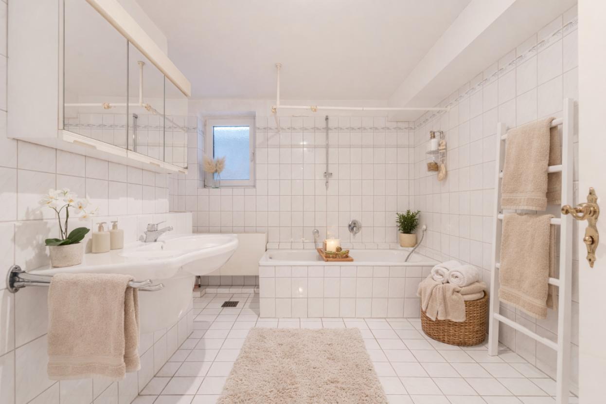 Großes Badezimmer 
