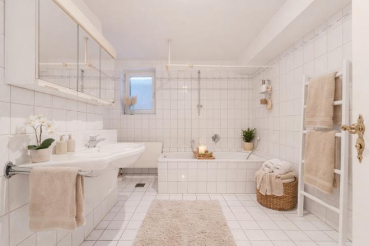 Großes Badezimmer 
