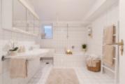 Großes Badezimmer 