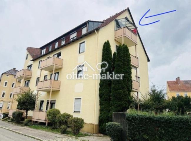 Hausansicht mit Balkon