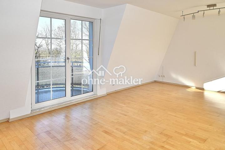 Wohnzimmer Zugang 1. Balkon