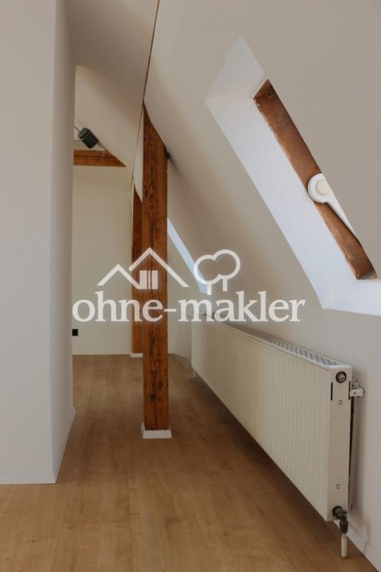 Nische hinter Kamin