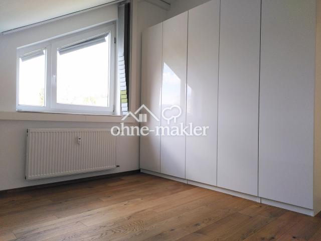 Schlafzimmer/hoher Schrank