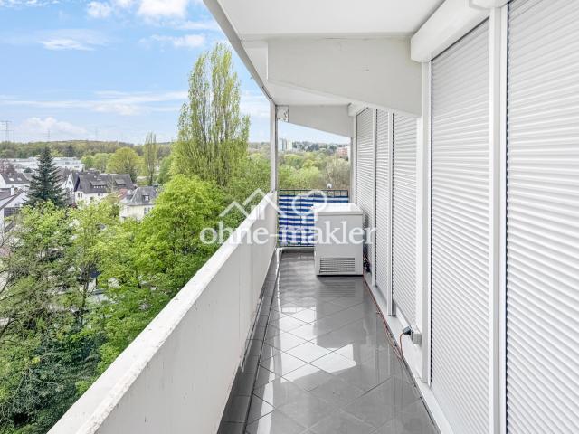 Balkon mit Außenjalousien