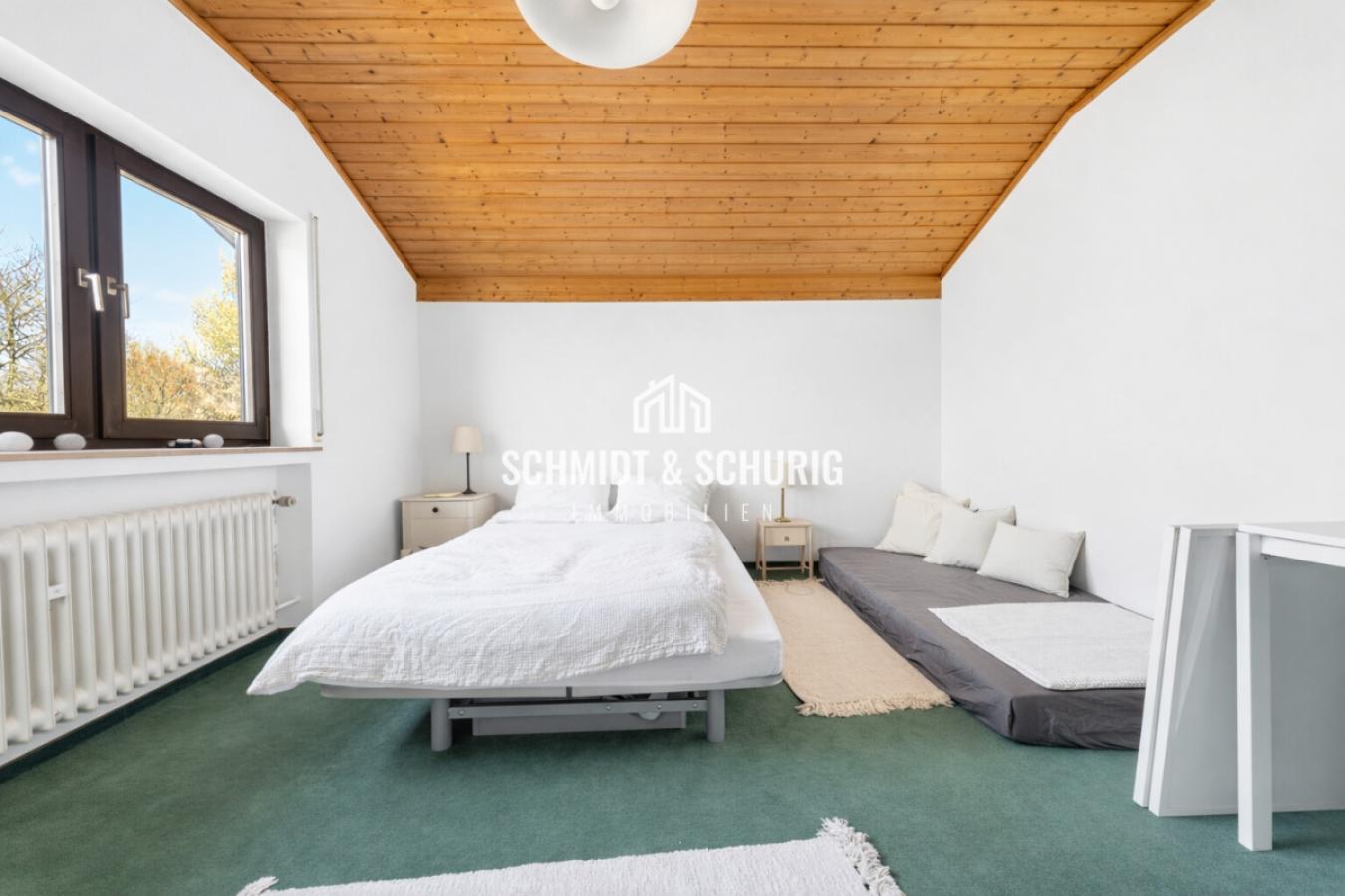 Schlafzimmer / Dachgeschoss