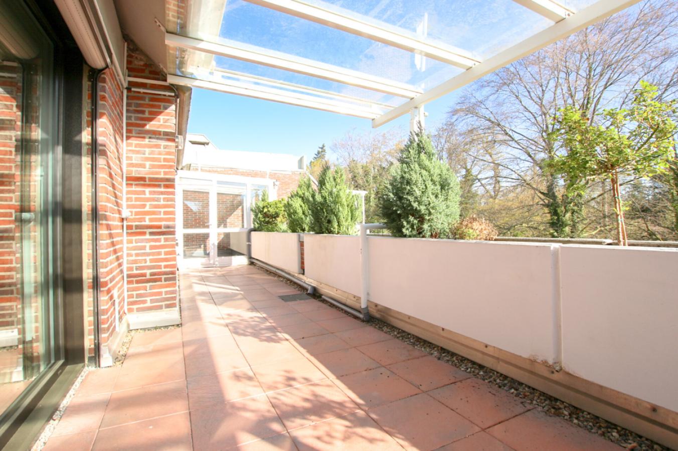 Terrasse mit Wintergarten