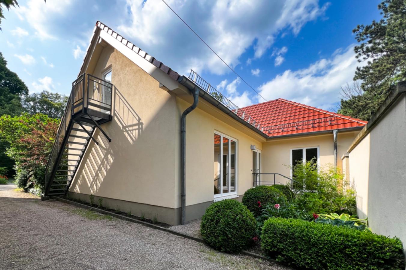 Separates Haus mit 2 Wohneinheiten