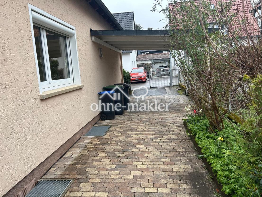 Carport u. Einfahrt 