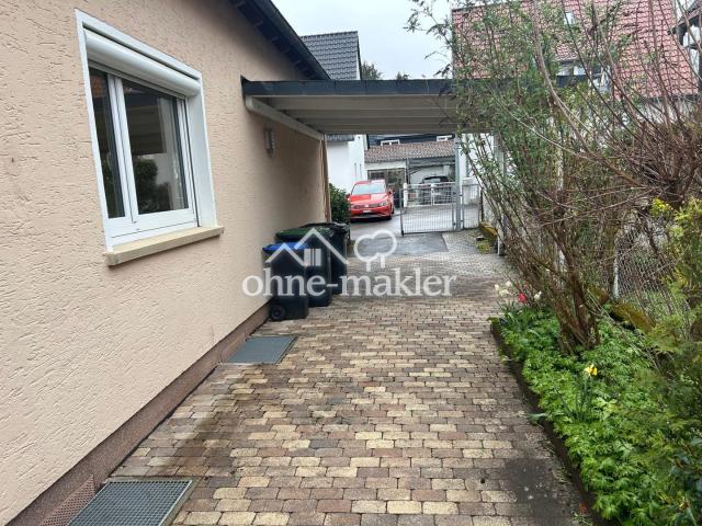 Carport u. Einfahrt 