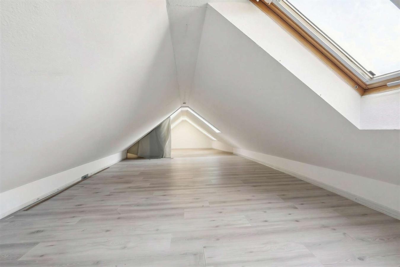 Spitzboden, Hobbyraum - leer