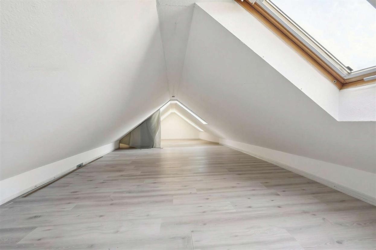 Spitzboden, Hobbyraum - leer