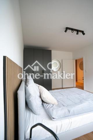 Zimmer neben Badezimmer