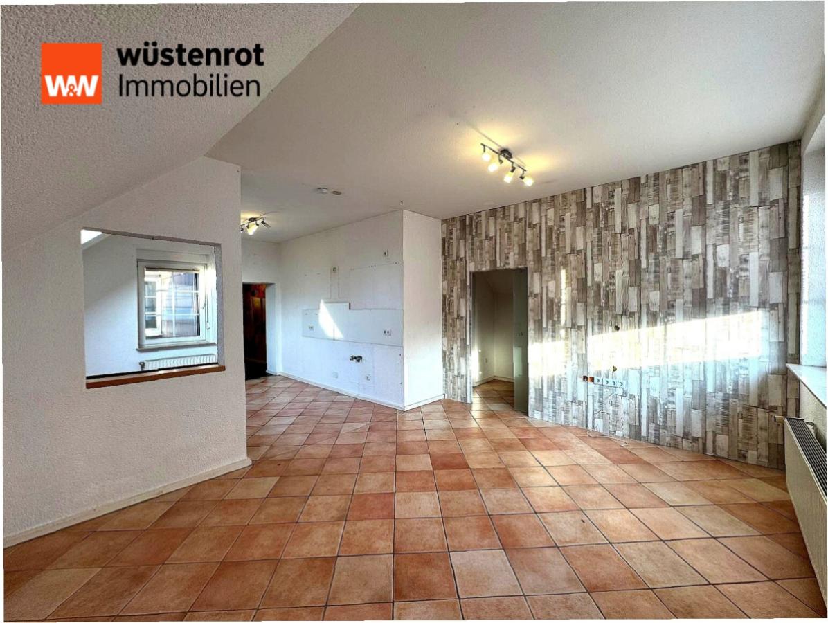 Wohnzimmer mit angrenzendem Zusatzräumen