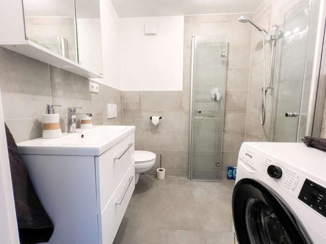 Badezimmer mit Dusche