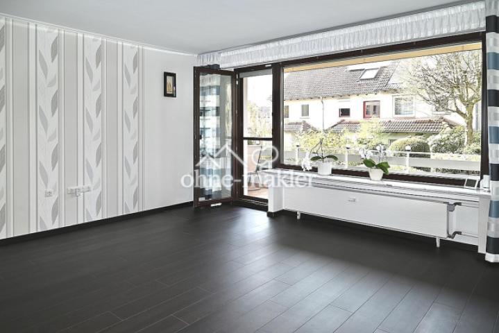 Wohnzimmer mit Balkonzugang