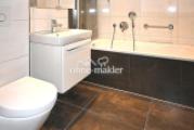 Badezimmer mit Badewanne