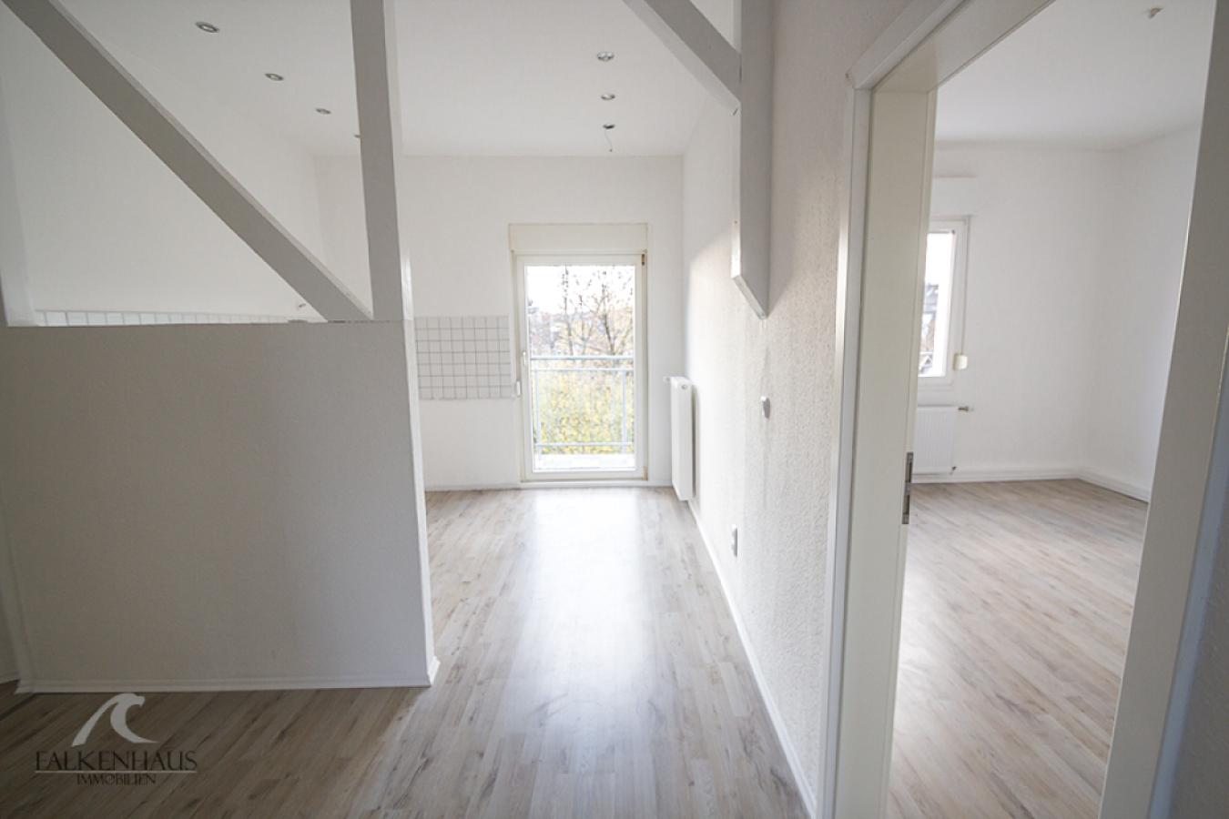 Blick Richtung Bad und Balkon