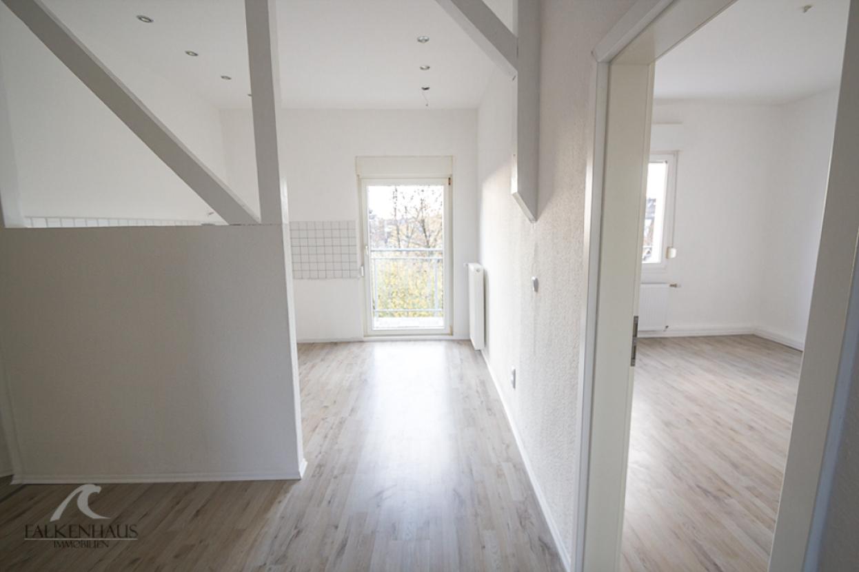 Blick Richtung Bad und Balkon