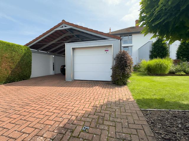 Carport mit Garage