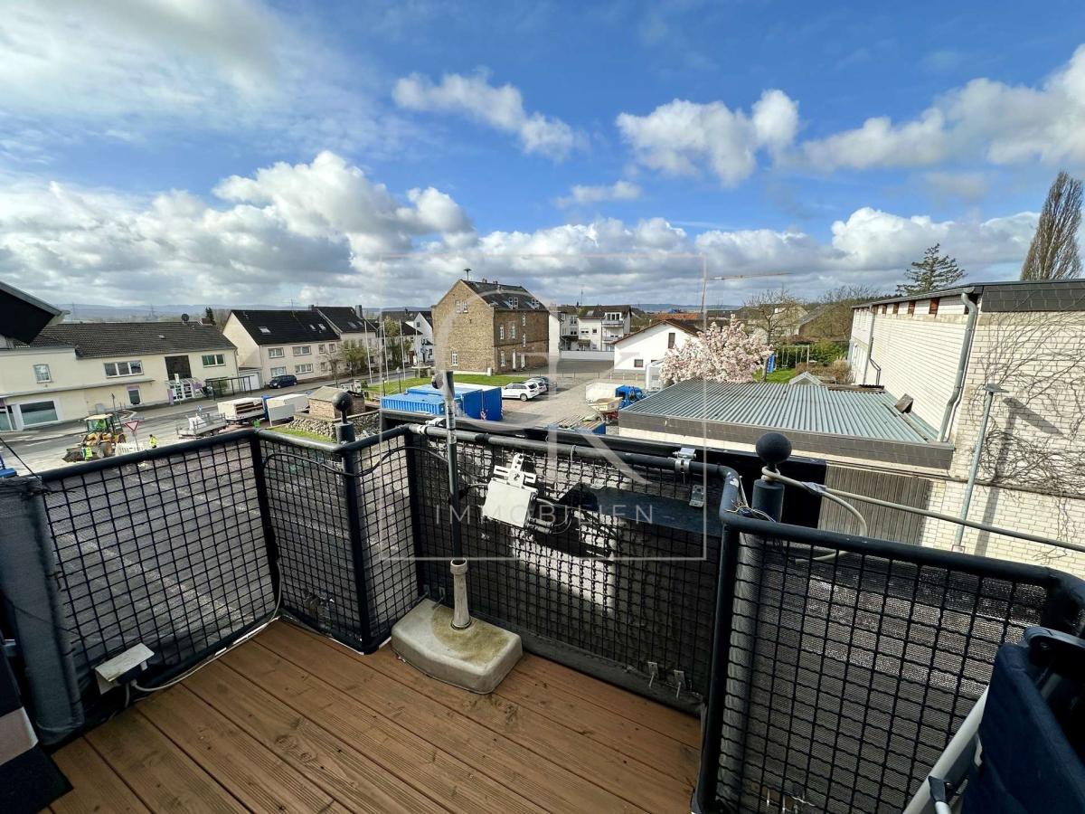 Balkon zur Straßenseite 