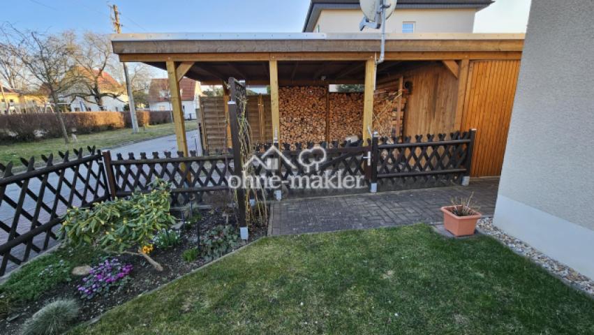 Carport mit Fahrradschuppen